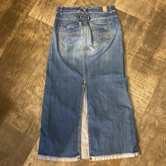 Maurices Long Denim Jean Skirt Size 1/2 - Picture 3 of 3
